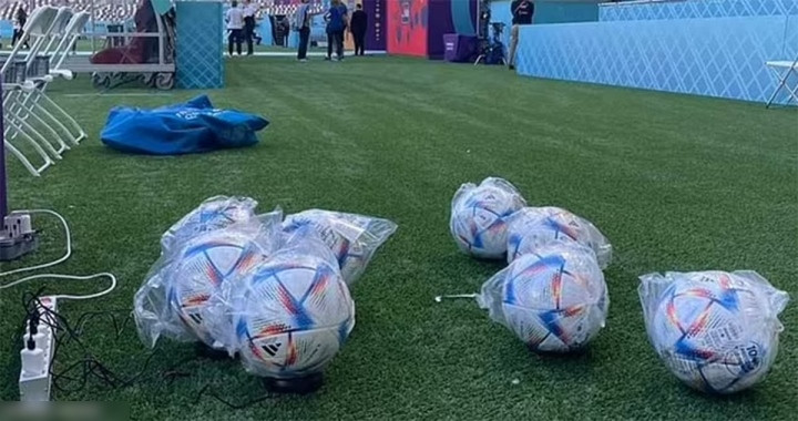 Lý do quả bóng World Cup 2022 phải cắm sạc mới dùng được
